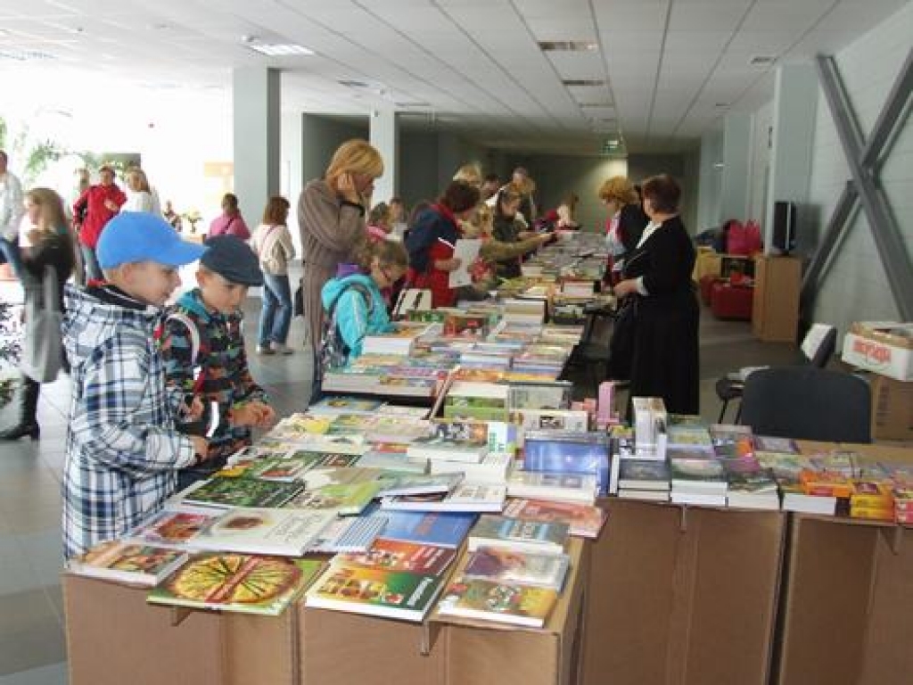 Aizkraukles sporta hallē šodien notiek novadu 10. Grāmatu svētki. 