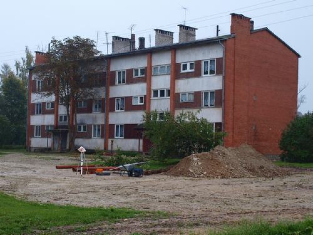 Pēdējā bedre. Šī tranšeja Ērberģē ir pēdējā, kura ūdensvada ierīkotājiem vēl jāaizber. 