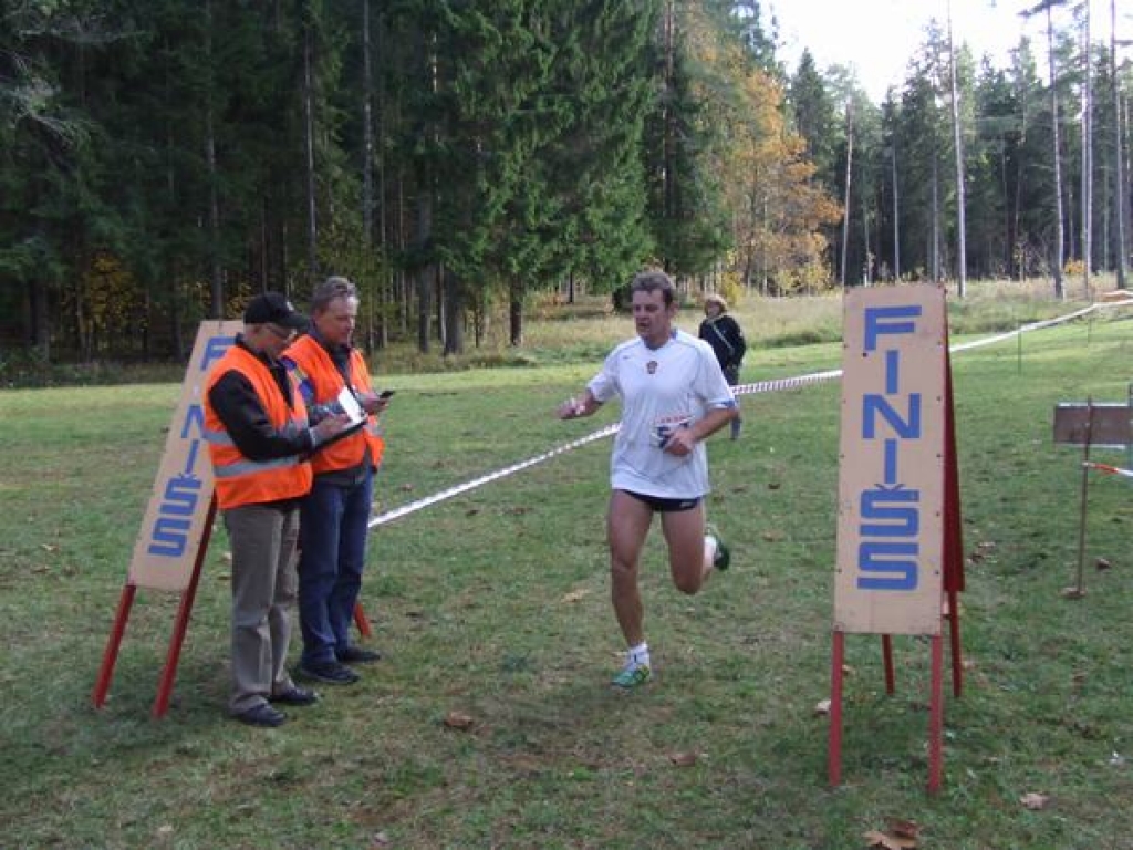 Aiviekstes pagasta sporta bāzē „Jaujas” notika slēpotāju kross, ko tradicionāli rīko rudenī pirms slēpošanas sezonas. Dalībniekiem starts tika dots individuāli ar pusminūtes intervālu. Sacensībās startēja sportisti no dažādiem Latvijas...
Autors: Sandra Pumpure