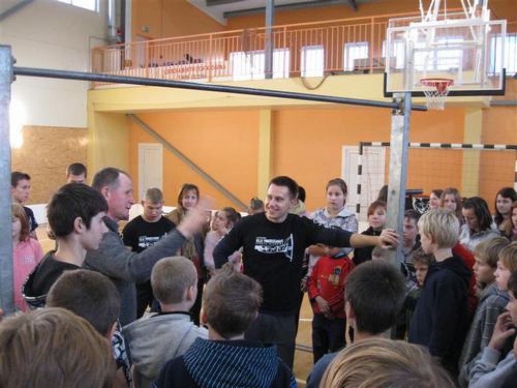 Lai popularizētu veselīgu un sportisku dzīvesveidu, Latvijas Ielu vingrotāji sadarbībā ar 