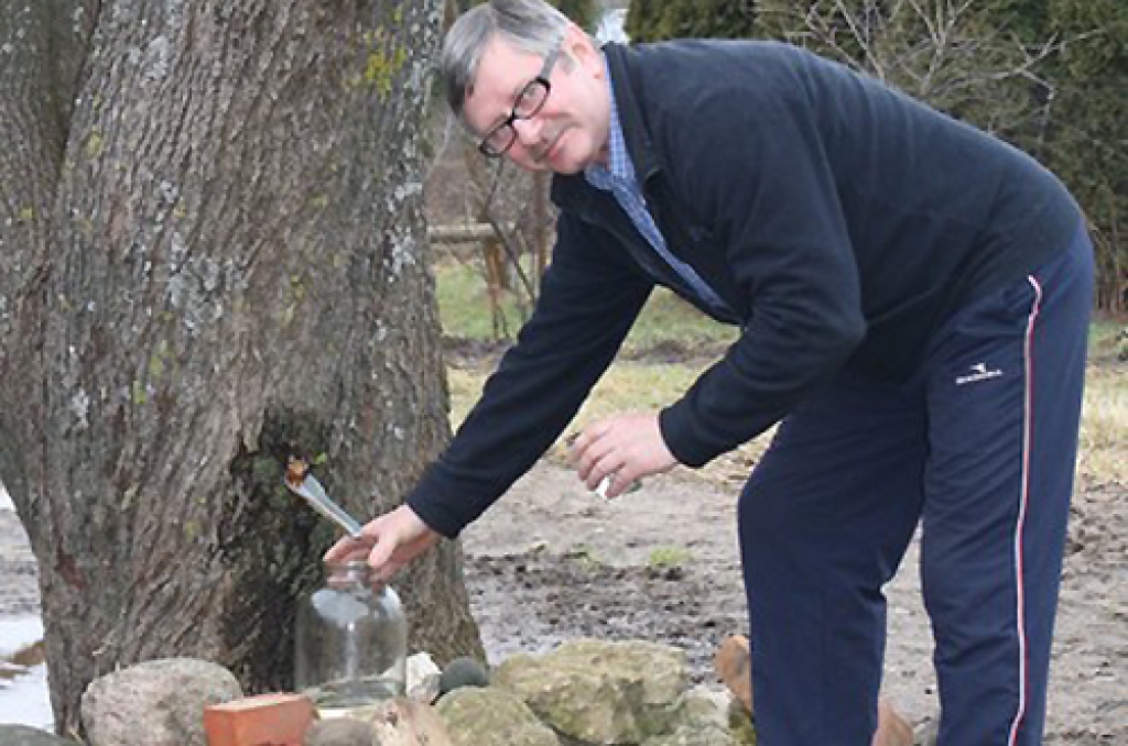 SALDAS UN VESELĪGAS. Vilnis Saimens dienā izdzer vismaz divus litrus sulu.