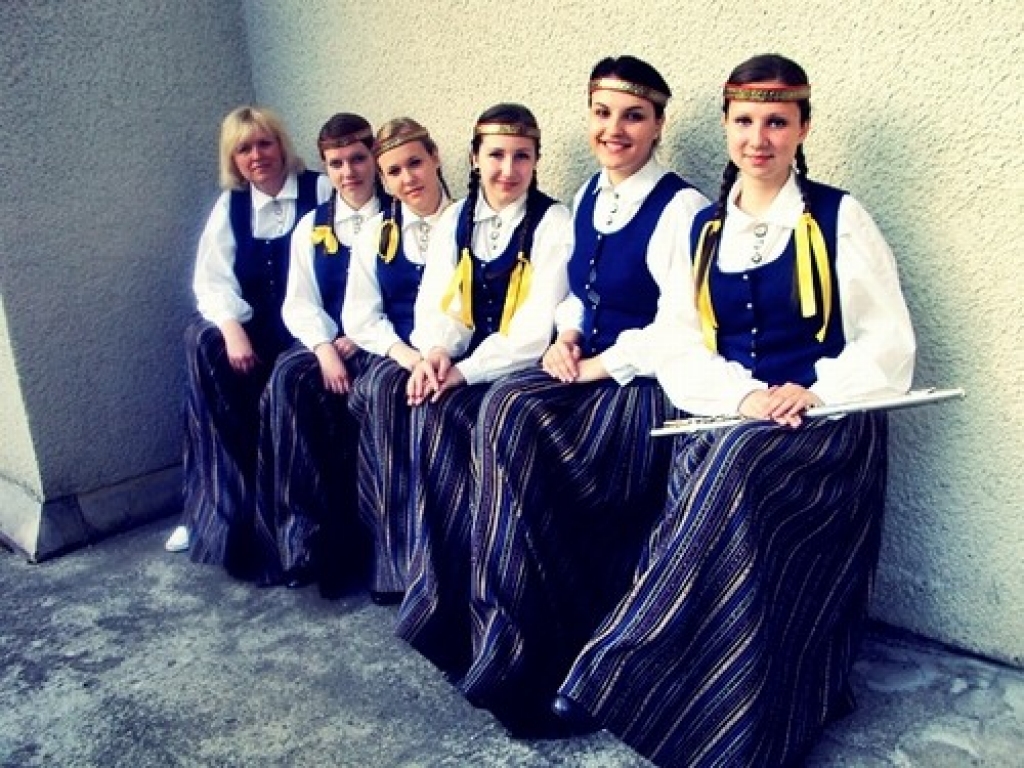 TAUTISKS INSTRUMENTS. Audzēkņiem ir iespēja darboties arī Aizkraukles mūzikas skolas koklētāju ansamblī. 
Autors: Foto no Aizkraukles mūzikas skolas arhīva
