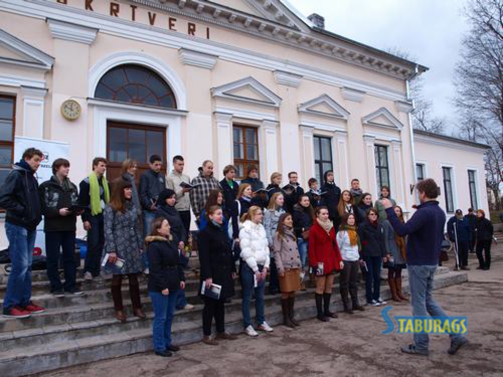Tuvojoties 2013. gada Dziesmu svētkiem, Rīgas jauniešu koris 
