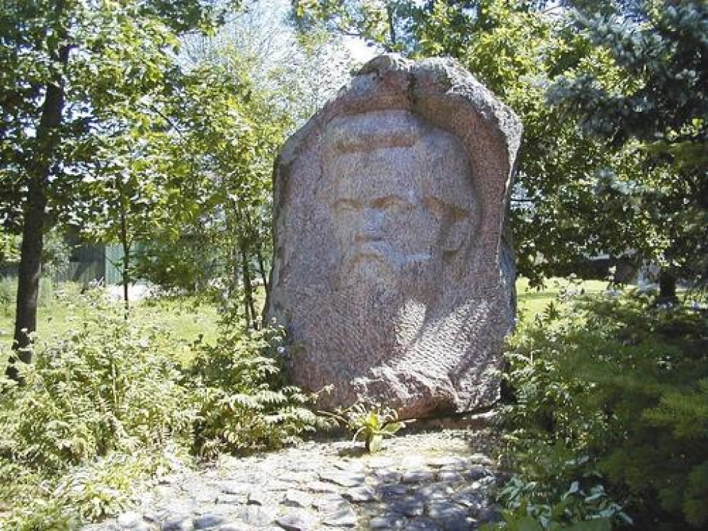 Nereta, Jaunsudrabiņa piemineklis