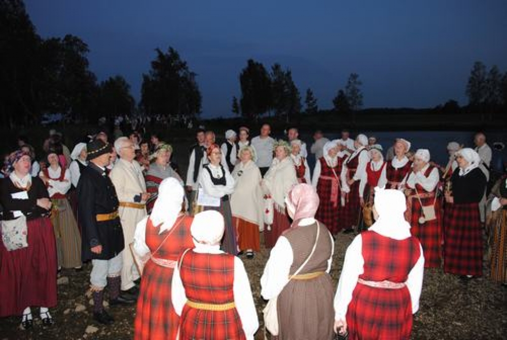 No 5. līdz 9. jūlijam visā Latvijā norisinājās starptautiskā folkloras festivāla “Baltica” pasākumi. Svētdien Kokneses parka estrādē notika šī festivāla koncerts “Dieva dēli, Saules meitas”. 