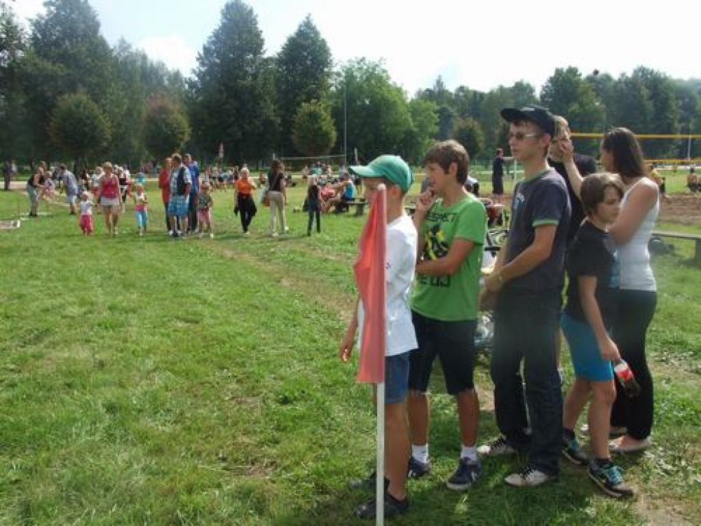 Neretas pagasta sporta svētki “Sapņi atgriežas” aizritēja ar spraigu un sportisku programmu dienas garumā visai ģimenei. Sacensības tradicionālajos sportaveidos, cīņas komandās un individuāli, izjādes ar zirgiem, “Latvijas zelta talantu” —...
Autors: Evita Apiņa