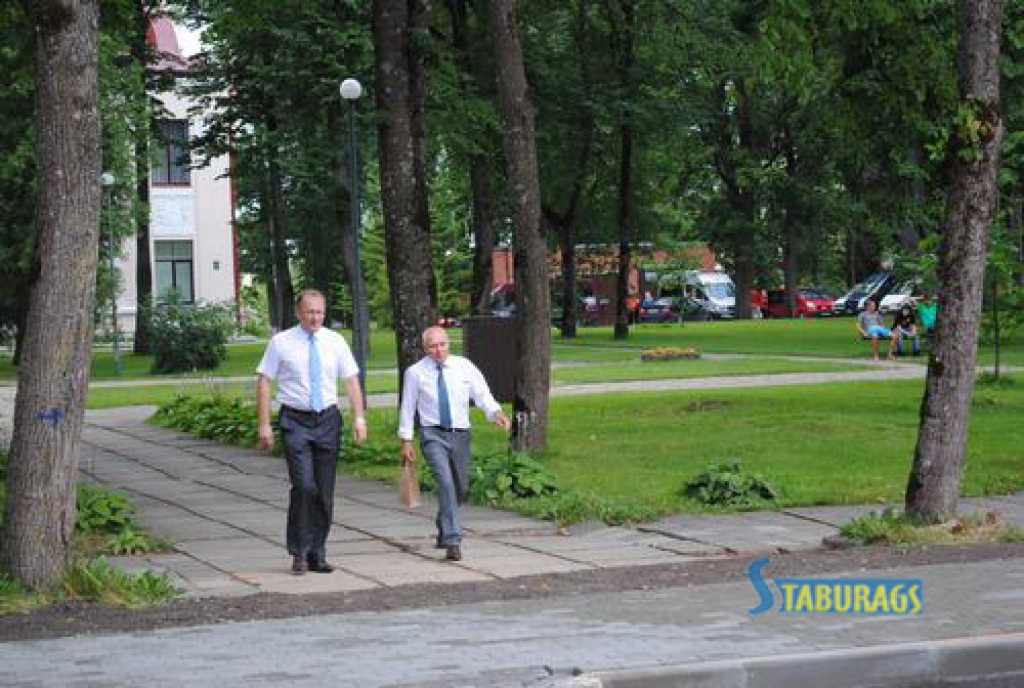 Nedēļas nogalē Jaunjelgavā notika pilsētas 365 gadadienas svinības. Šogad tajās piedalījās ne tikai novada pagastu, bet arī to pašvaldību kuru nosaukums sākās ar “Jaun -”pārstāvji teju no visas Latvijas.
Autors: Jānis Ozoliņš