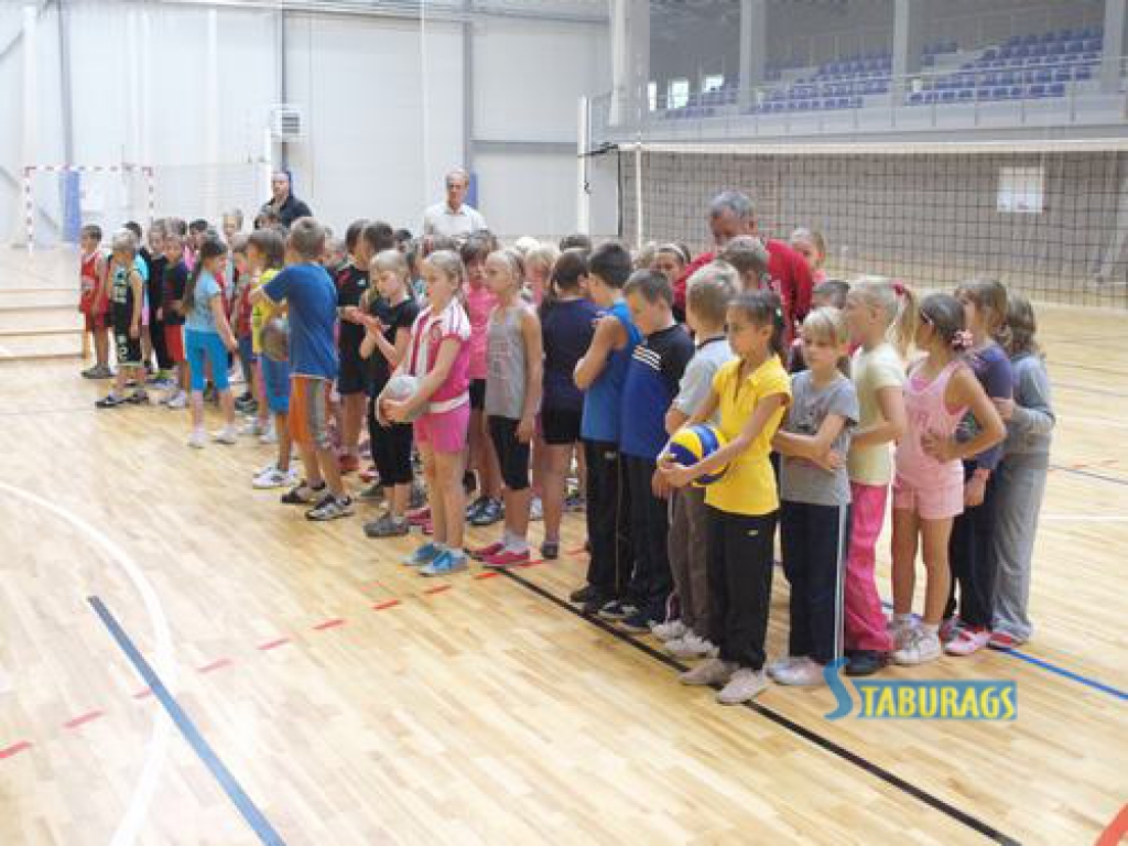 Šodien Aizkraukles novada ģimnāzijas sporta hallē notika šī mācību gada starpnovadu skolēnu sporta spēļu pirmās sacensības. Tajās piedalījās 1. — 4. klases audzēkņi no Aizkraukles novada skolām un Daudzeses. Šādas sporta spēles turpmāk...
Autors: Indulis Burka