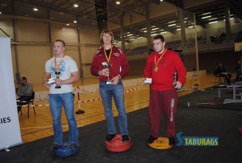 Aizkraukles sporta hallē sestdien norisinājās 2012. gada Latvijas 15. posms svara stieņa spiešanā guļus “Aizkraukles kauss”. Sacensībās piedalījās vairāk kā 130 dažāda vecuma sportistu no visas Latvijas. 
Autors: Imants Kaziļuns