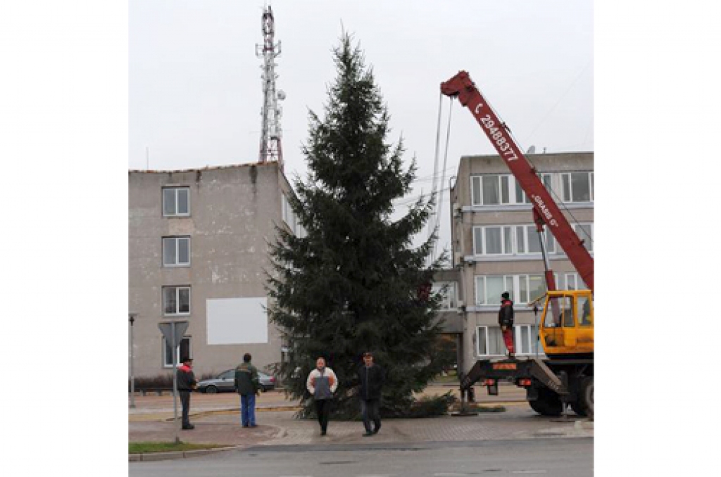 Tūlīt jau būs “uz kājas”. Šogad Ziemassvētku egli iedegs jau dienu pirms pirmās adventes.  