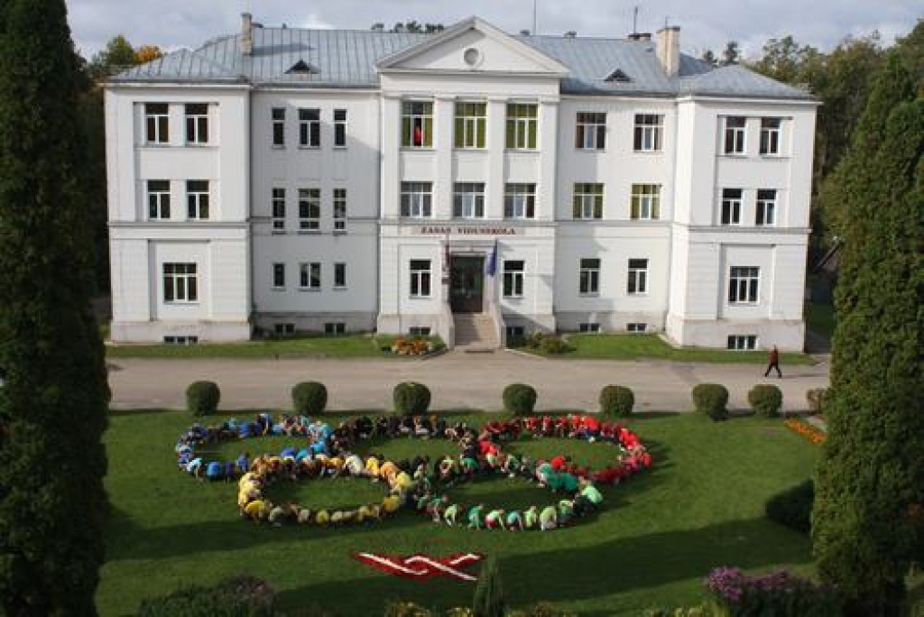 Zasas vidusskola
Autors: http://www.olimpiade.lv