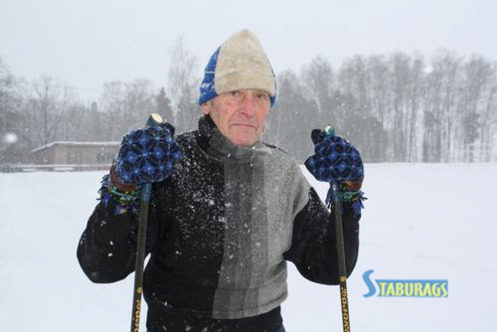 “NĀCIET SLĒPOT!” aicina sporta veterāns Jānis Ošiņš.  