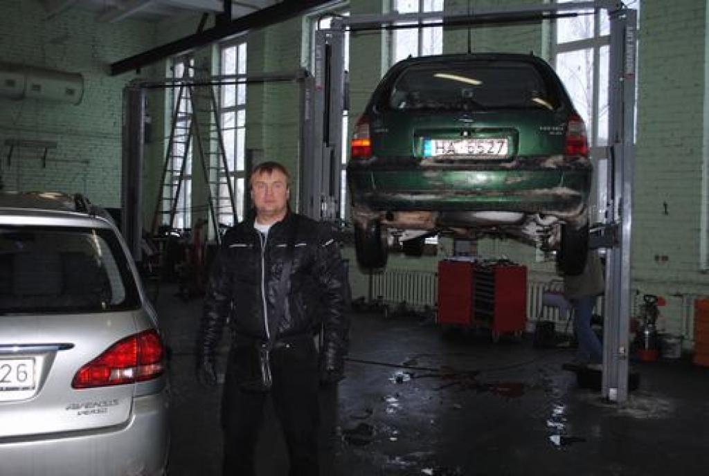 Pirmās jau “gaisā”. “Plānojam paplašināt servisu, modernizēt  tehniku un iekārtas,” saka SIA “Vidzemes auto centrs” valdes priekšsēdētājs Raitis Borozkins. 