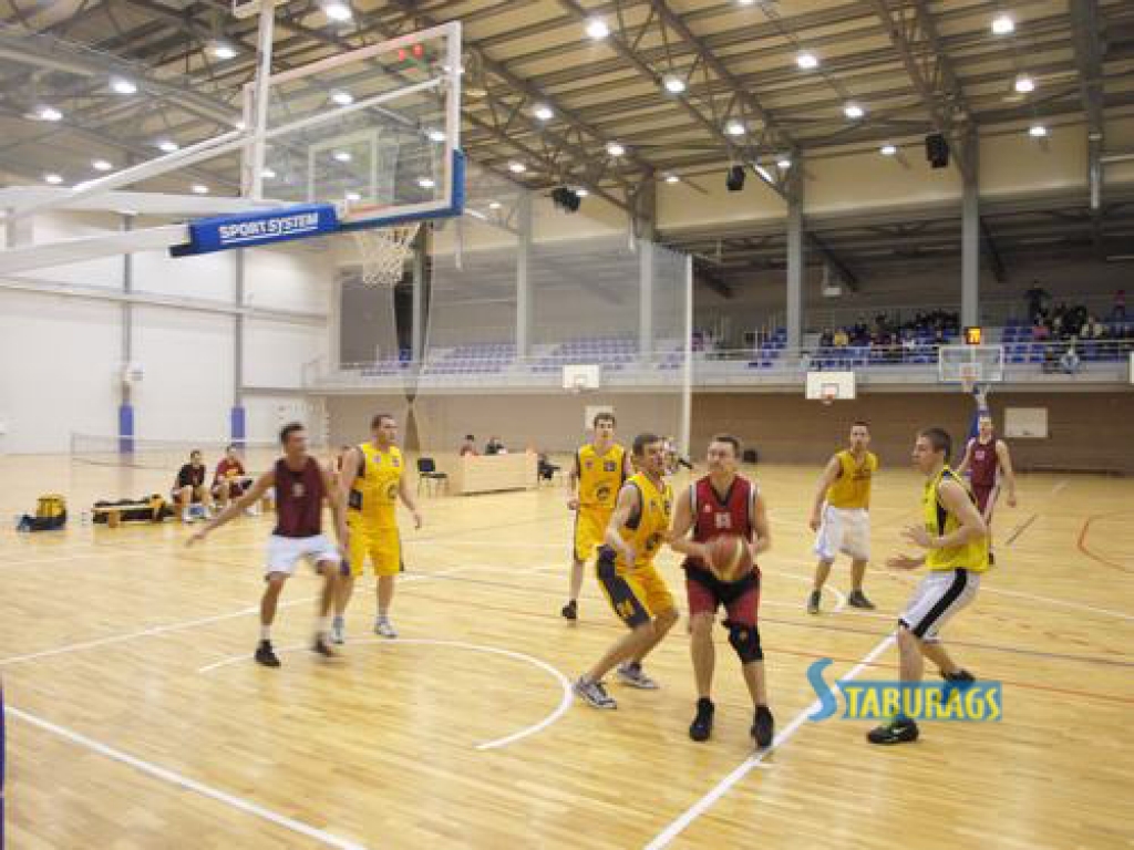Noslēgusies Aizkraukles novada atklātā kausa izcīņa basketbolā. Septiņu komandu konkurencē uzvaru izcīnīja Aizkraukles pagasta komanda.
Autors: Indulis Burka