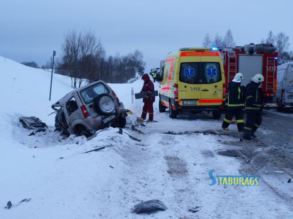 Šorīt ap pulksten 8.30 šosejas Rīga—Daugavpils 85. kilometrā notika smags ceļu satiksmes nelaimes gadījums, kurā iesaistītas četras automašīnas. Divu automašīnu vadītāji guvuši smagas traumas un nogādāti slimnīcā. Avārijas cēlonis,...
Autors: Indulis Burka