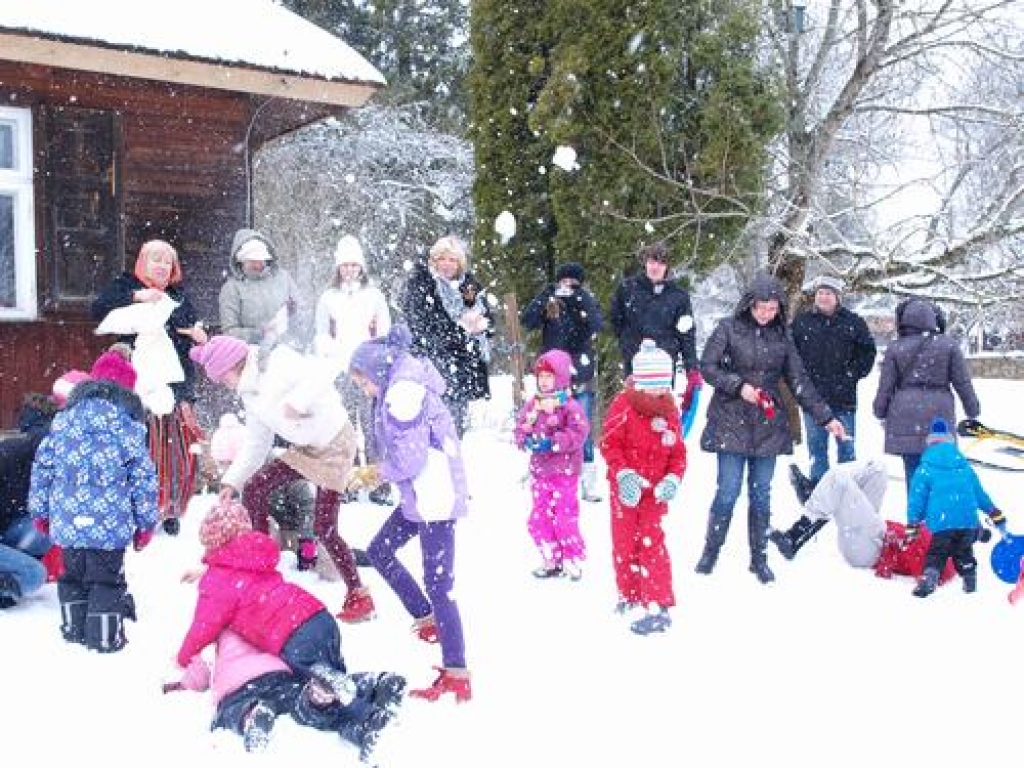 Šodien, 10. februārī, Aizkraukles reģionālā tautskola kopā ar Aizkraukles folkloras kopu muzejā “Kalna Ziedos” rīkoja Meteņu svinības. Bija iespēja vizināties ar ragavām un citiem braucamrīkiem no kalniņa, meklēt Meteņa Laimes pogu,...
Autors: Indulis Burka