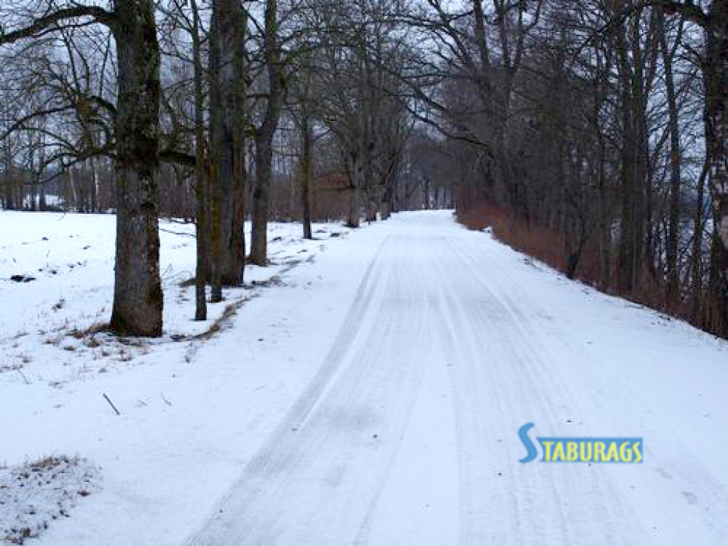 Ceļš gar Daugavas krastu Staburaga pagastā