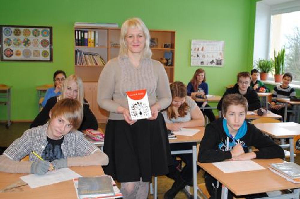 Skolēniem noderēs viņu skolotājas Gunitas Elksnes ieteikumi un jaunais disks. 