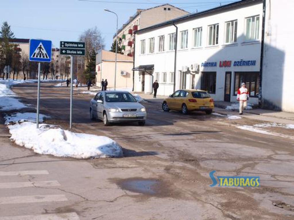 SPĪDOLAS IELA šobrīd ir viena no bedrainākajām Aizkrauklē.