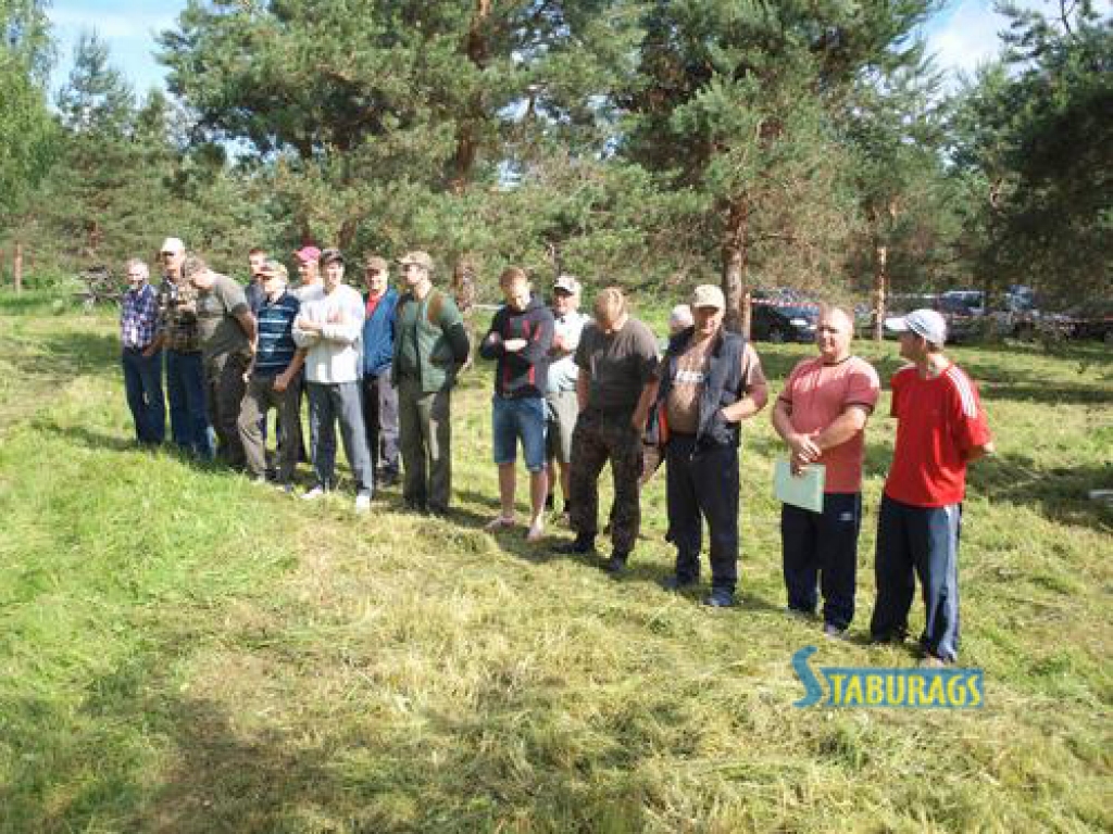 Koknesē, čiekuru audzētavā “Ozolkalni”, notika mednieku kluba “Ķepainis” un Kokneses novada domes organizētās sacensības sportingā. Sacensību uzvarētājs saņēma īpašu balvu iespēju nomedīt stirnāzi. 
Autors: Indulis Burka