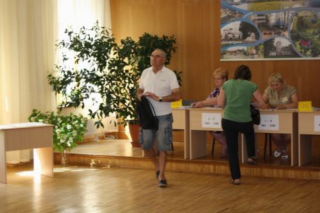 Jaunjelgavas novada pašvaldības vēlēšanu iecirknī lielākā vēlētāju aktivitāte bija pusdienlaikā. Lielākoties vēlētāji par savu izvēli nešaubījās. 
Autors: Jānis Ozoliņš