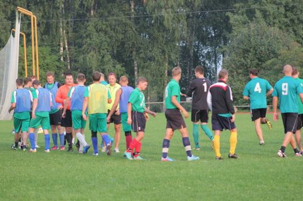 Vakar Aizkraukles novada stadionā notika uzņēmuma “Vairogi AB” kausa izcīņa futbolā. Pārliecinošu uzvaru izcīnīja komandas “Pļaviņas DM” futbolisti. Pēc spēlēm apbalvoja arī Aizkraukles novada čempionāta uzvarētājus. 