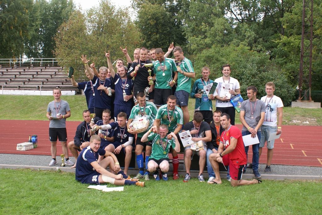 Turnīrs noslēdzies, uzvarētāji priecājas. Trešo vietu “Starco/Tente” kausa izcīņā ieguva Skrīveru komanda “Bunda”.    
Autors: Foto no “Starco/Tente” arhīva