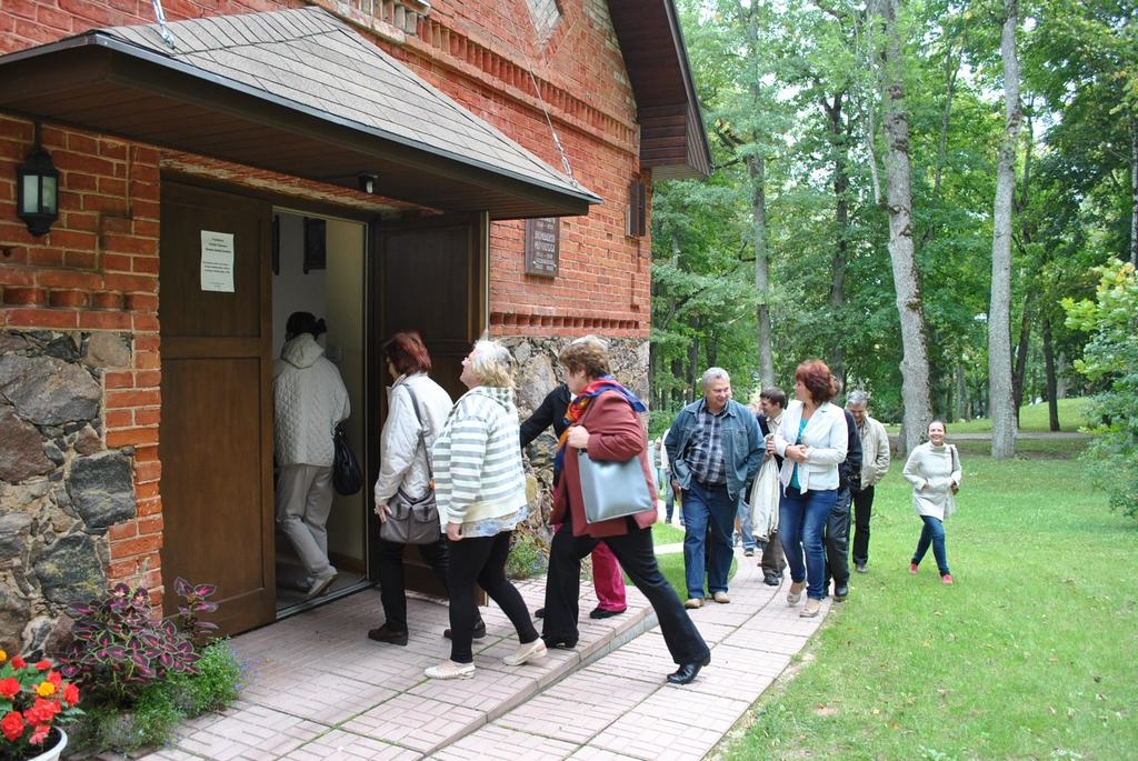 Baznīca pienotavas vietā. Vecbebru Svētās Ģimenes Romas katoļu baznīca celta uz muižas modernīcas pamatiem.
Autors: Imants Kaziļuns