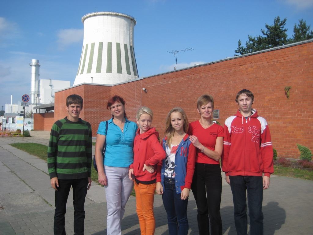 INTERESANTI APSKATĪT PAŠIEM. Seces pamatskolas skolotājas un skolēni pie termoelektrostacijas. 
Autors: Dzintra Reimarte