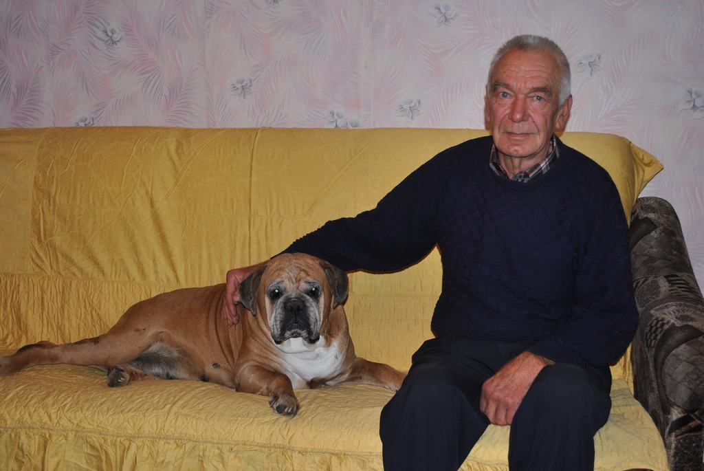 Ar dāvanu. Tīģerbokserieni Čiepiņu pirms 12 gadiem Jānim Skribānam uzdāvināja vārdadienā. 
Autors: Līga Patmalniece