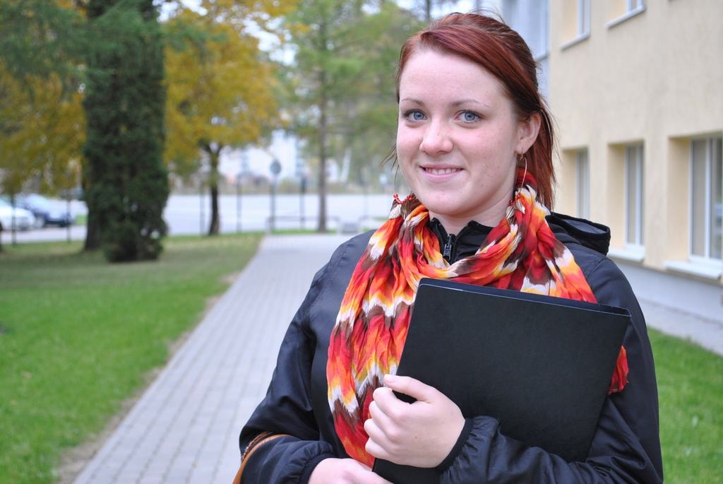 Dzīve skolā beidzas vēlā pēcpusdienā. Aizkraukles novada ģimnāzijas 12. klases skolniece Renāte Eizāne.
Autors: Imants Kaziļuns