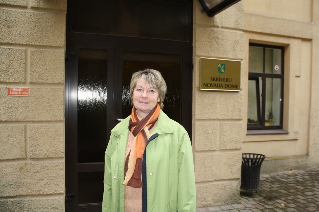 Pirmie mēneši. Skrīveriete Sarmīte Jansone deputātes amatā.
Autors: Imants Kaziļuns