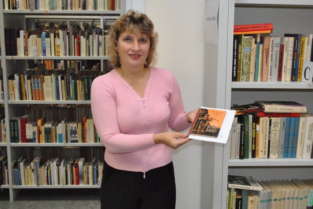 Vēl var paspēt! “Grāmatas atvērtas novietos Gaismas pils plauktā, un novēlējumu varēs izlasīt ikviens apmeklētājs,” skaidro Ineta Lesiņa, Aiz­kraukles pilsētas bibliotēkas vecākā bibliotekāre. 
Autors: Līga Patmalniece