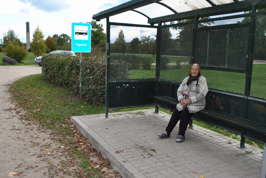 JAUNA PIETURA. Rita Kaziņa no Staburaga reizi nedēļā no jaunās pieturas brauc uz Aizkraukli.
Autors: Indulis Burka