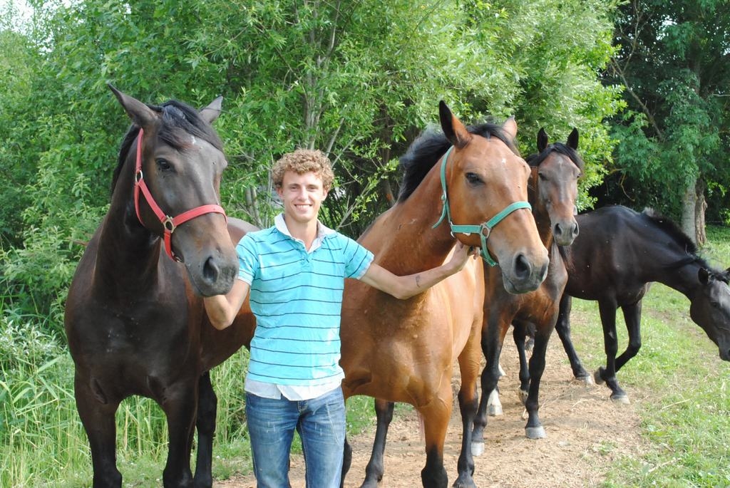 Nākamais “Ābiķu” saimnieks. Jaunākā atvase Kārlis nu jau divus gadus studē Latvijas Lauksaimniecības universitātē Jelgavā.
Autors: 