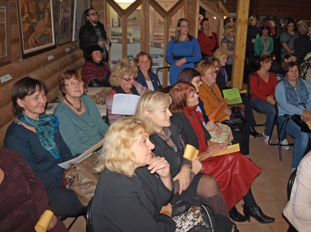 SEZONA SĀKUSIES. Aizkraukles reģionālās tautskolas nodarbības apmeklē ap 150 interesentu. 

Autors: Indulis Burka