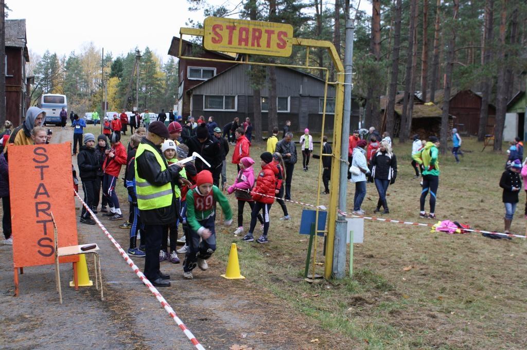 AIZIET! Distancē dodas jaunāko grupu dalībnieki. 
Autors: Sandra Pumpure
