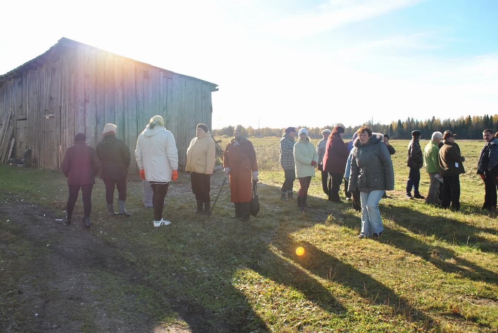 Sašutums un neizpratne. Daudzesē daudzi iedzīvotāji ir sašutuši par pagasta pārvaldes neizdarību un sākuši vākt parakstus, lai to nomainītu.  
Autors: Jānis Ozoliņš