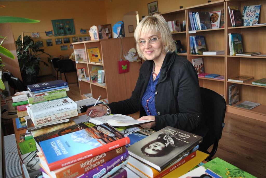 Filozofiskas un izklaidējošas. Kurmenes bibliotēkā jaunāko lasāmvielu iegrāmato Gita Skadiņa.
Autors: Imants Kaziļuns