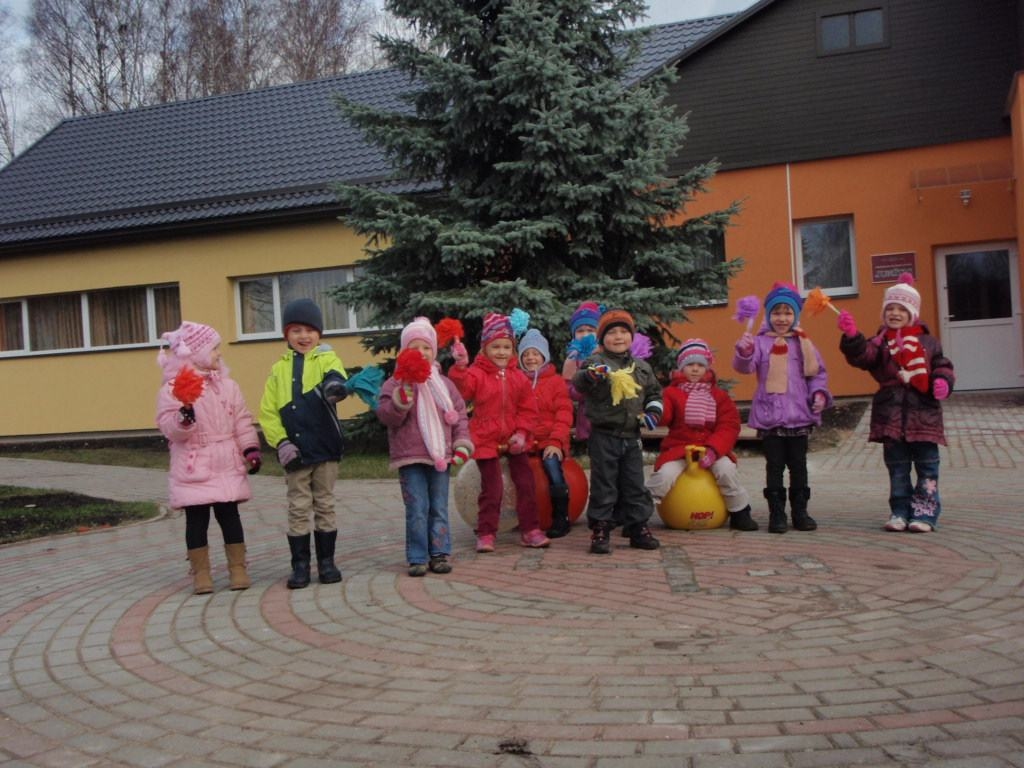 PRIEKS VISIEM. Bērnudārza “Jumītis” krāsainā fasāde iepriecina ne tikai bērnus, bet arī pārējos pagasta iedzīvotājus.       
Autors: Andra Avotiņa