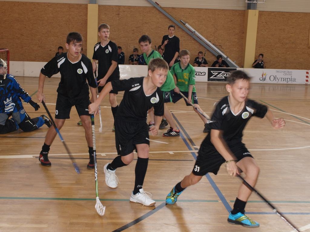 Mājinieki uzbrūk. “Daudzeses/Neretas” komandai pirmajās spēlēs izdevās izcīnīt vienu uzvaru.
Autors: Jānis Ozoliņš