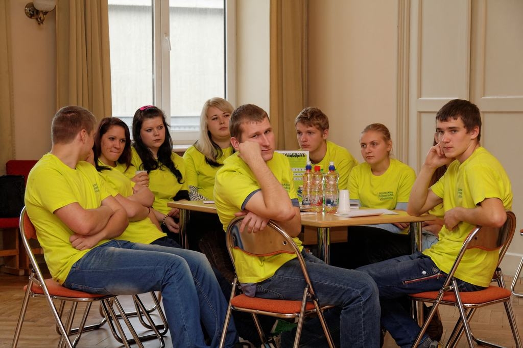 Aizkraukles desmitnieks konkursā. Godpilnā trešā vieta — Aizkraukles profesionālās vidusskolas audzēkņiem. 
Autors: Arnis Rugājs