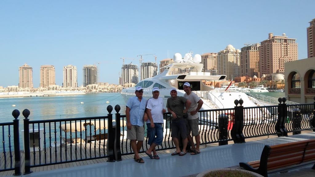 ARĀBU ZEMĒ. No labās — Dainis Upelnieks, Uģis Dronka, Ivars Briedis un Arvīds Āboliņš. 
Autors: Aivars Dronka