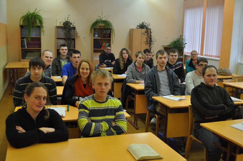 Jaunie lauku īpašumu apsaimniekotāji. Šomēnes Vecbebru profesionālajā un vispārizglītojošajā vidusskolā sākuši mācīties pirmie izglītojamie, kuri apgūs lauku īpašumu apsaimniekotāja arodu. 
Autors: no Vecbebru profesionālās vidusskolas arhīva