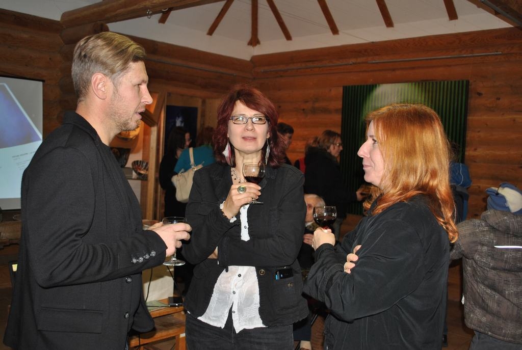 Atceroties studiju gadus. Mākslinieki Ritums Ivanovs, Inguna Skuja un Melisa Bradena.