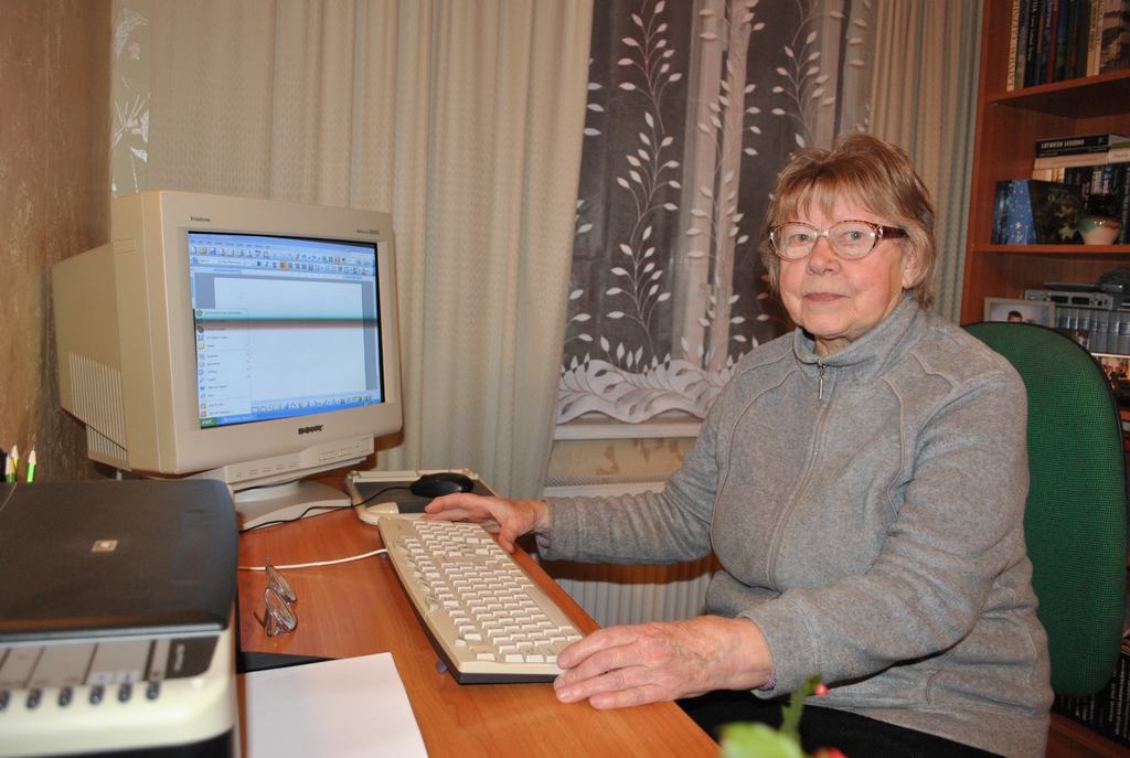 “Palīdziet atrast pareizos rīkus!” Vijai Gerhardei padomā datoram uzticēt nākamo dzīvesstāsta fragmentu.
Autors: Imants Kaziļuns