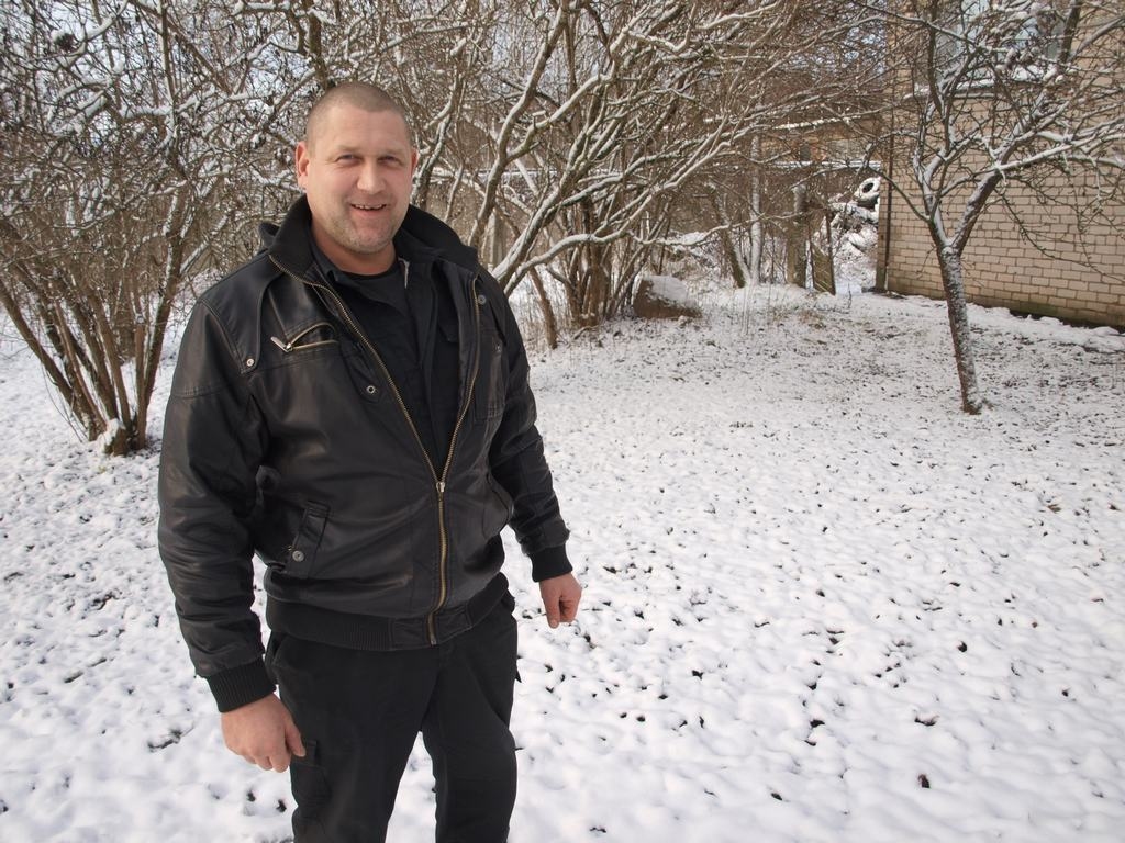 GAIDA ZIEMU. Zigmārs Vērdiņš ar nepacietību gaida, kad ūdenstilpes aizsals un varēs doties uz ziemas copi. 
Autors: Indulis Burka