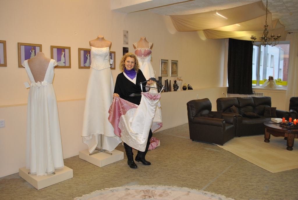 Greznas. Kleitas katrai gaumei un izmēram. Salona “Laimīgā” vadītāja Liliāna Zemžāne. 
Autors: Līga Patmalniece