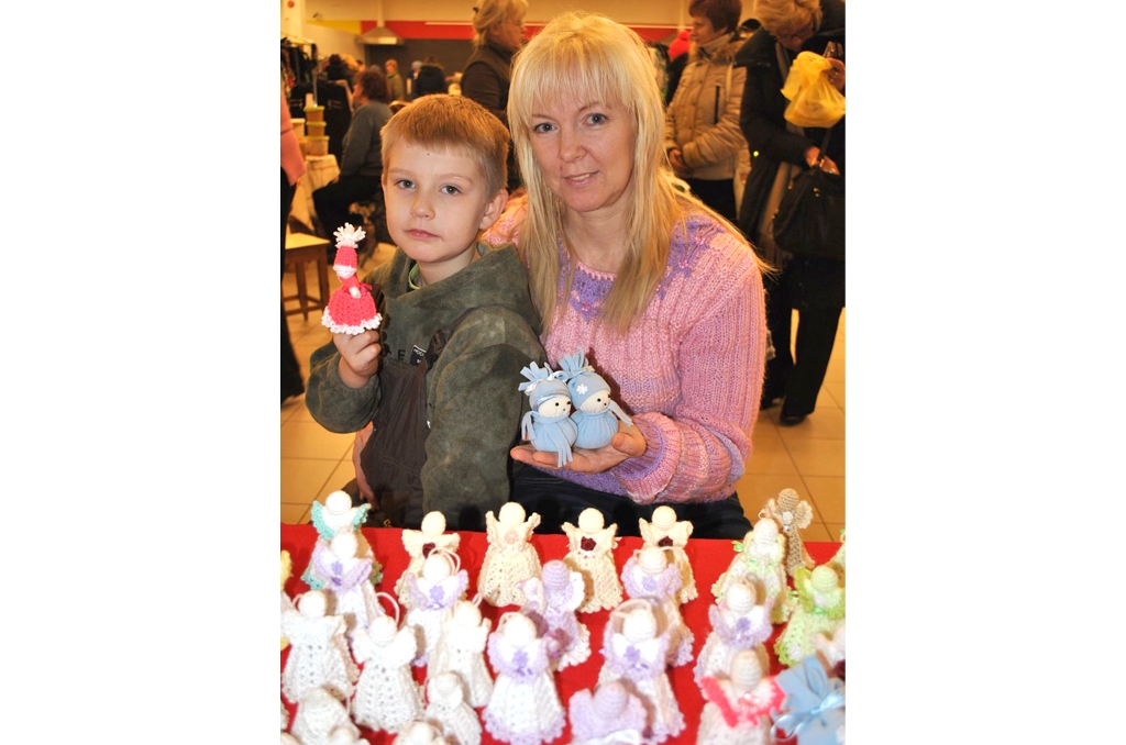 Mamma un eņģelis. Indra un Roberts Grieteni rada savu Ziemassvētku stāstu.
Autors: Imants Kaziļuns