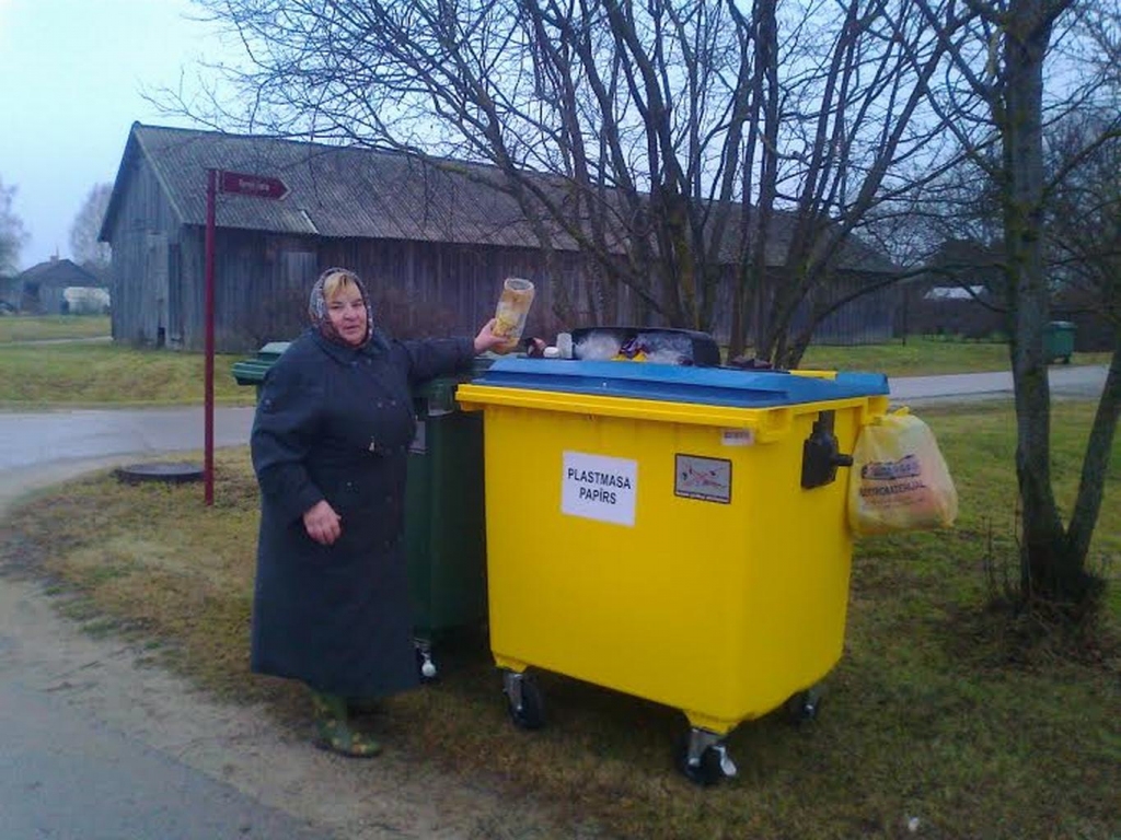 ŠĶIRO APZINĪGI. Klintainiete Valentīna Znotiņa atzīst, ka dalītā atkritumu vākšana ir vajadzīga.
Autors: Sandra Pumpure